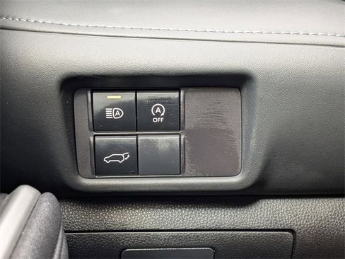 Used 2023 Toyota Highlander XLE image 24