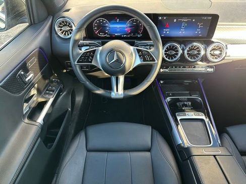 Used 2025 Mercedes-Benz GLB 250 4MATIC image 12