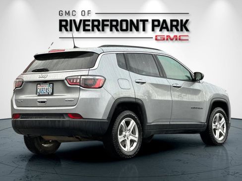 Used 2024 Jeep Compass Latitude image 3