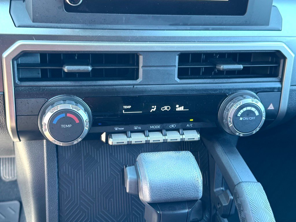 Used 2025 Toyota 4Runner SR5 AWD/4WD image 39