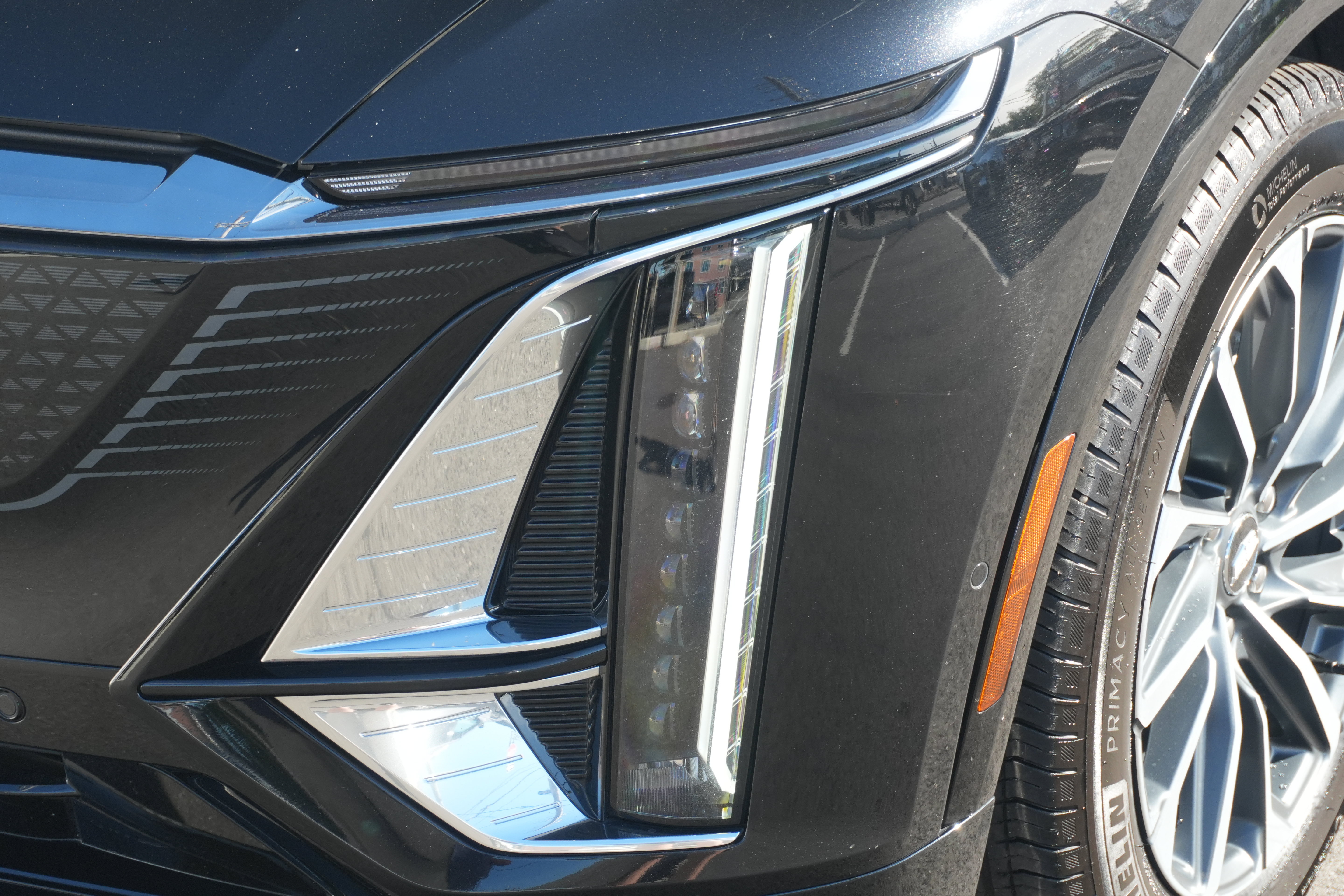 Used 2024 Cadillac Lyriq Sport w/ LPO, Floor Liner Package AWD/4WD image 16
