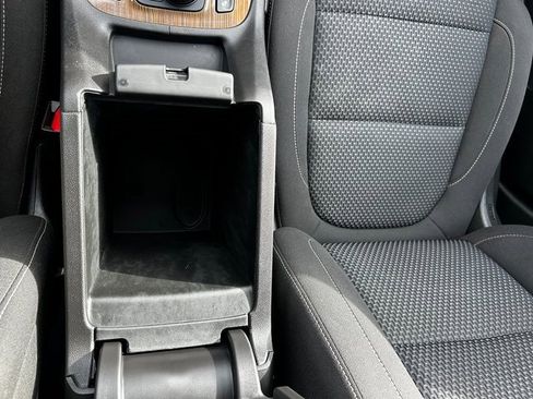 Used 2021 GMC Acadia SLE image 33