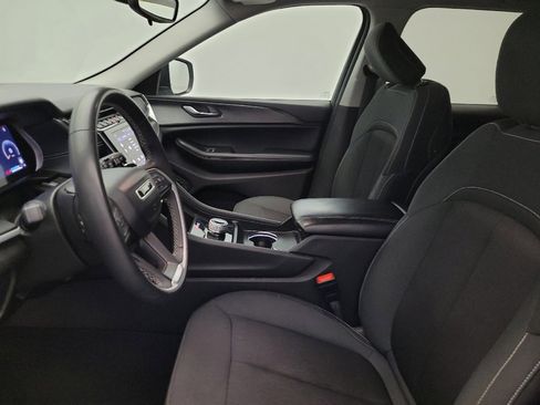 Used 2024 Jeep Grand Cherokee Laredo RWD image 17