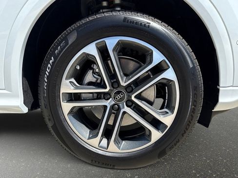 Used 2025 Audi Q5 Premium w/ Convenience Package image 8