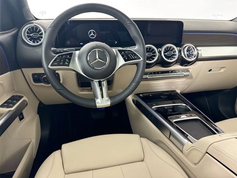 New 2025 Mercedes-Benz GLB 250 4MATIC image 23