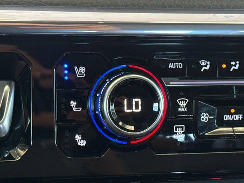 Used 2025 GMC Sierra 1500 Denali AWD/4WD image 27