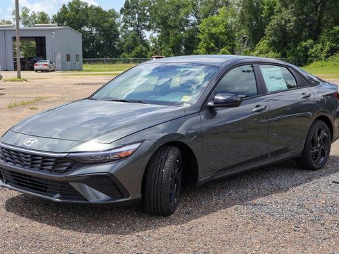 New 2026 Hyundai Elantra Sport FWD image 28