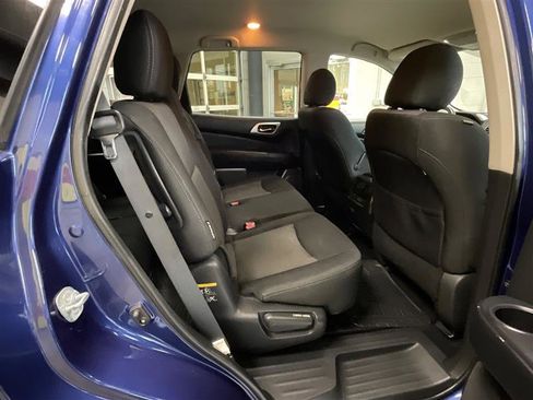 Used 2019 Nissan Pathfinder SV AWD/4WD image 17