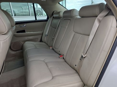 Used 2011 Cadillac DTS Luxury image 37