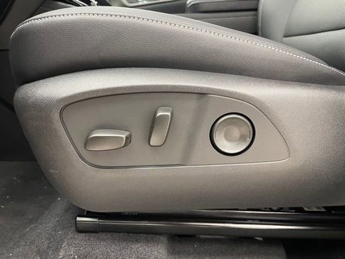 New 2026 Chevrolet Traverse LT image 9