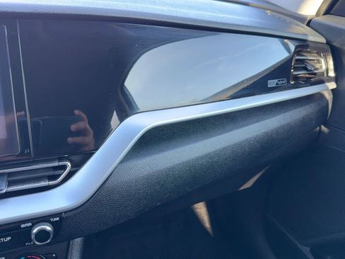 Used 2020 Kia Niro LX image 22
