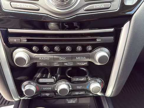 Used 2019 Nissan Pathfinder S AWD/4WD image 28