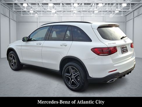Used 2021 Mercedes-Benz GLC 300 4MATIC SUV image 4