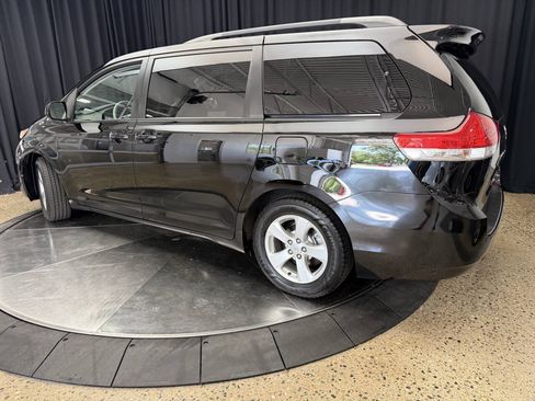 Used 2011 Toyota Sienna LE w/ Towing Pkg FWD image 5