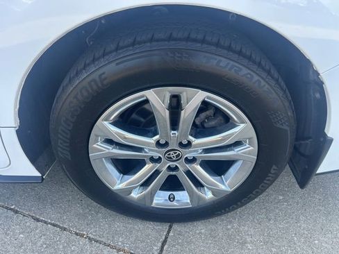 Used 2023 Toyota Sienna XSE w/ XSE Plus Package image 17