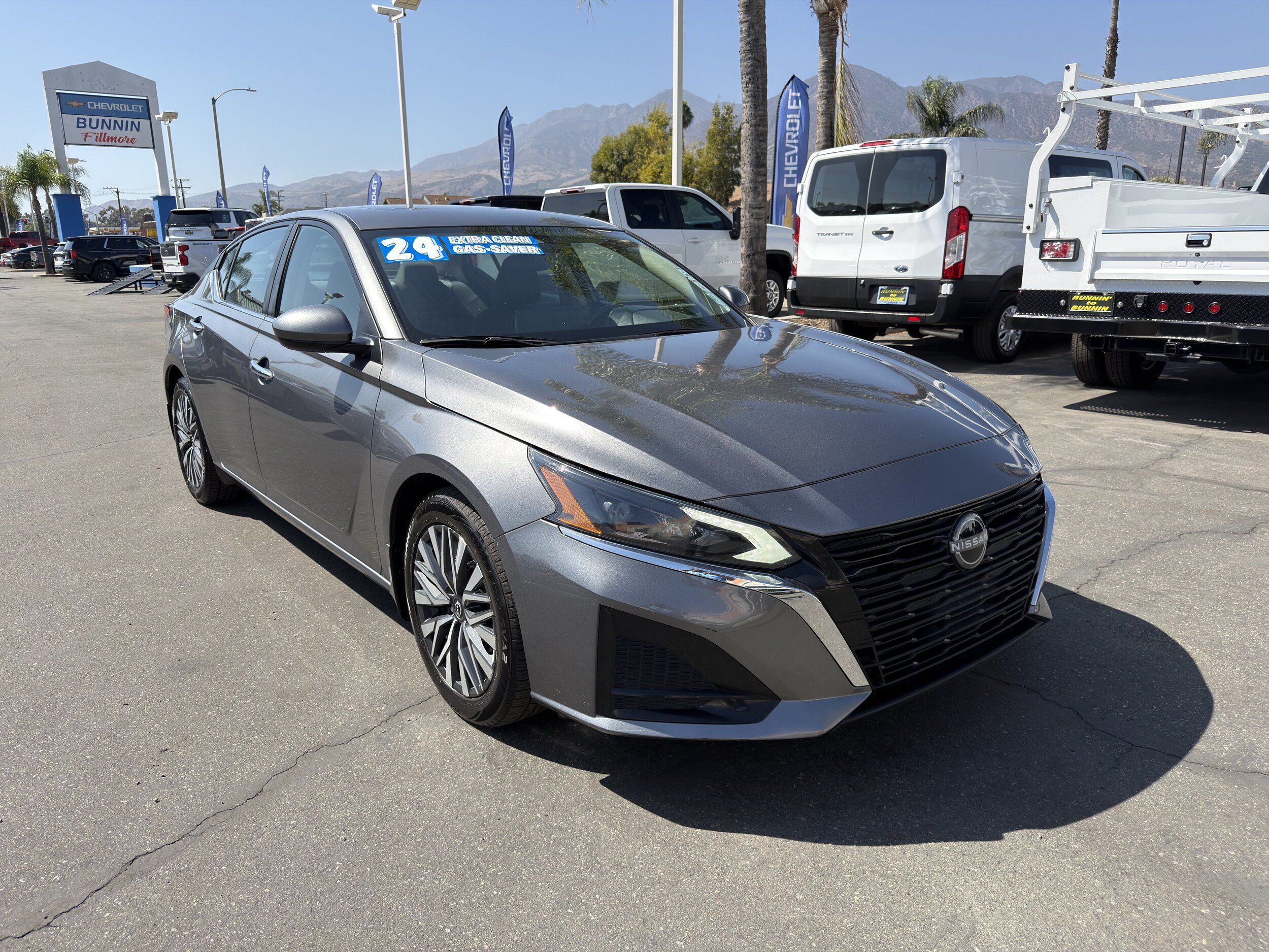 Used 2024 Nissan Altima 2.5 SV w/ SV Premium Package FWD image 2