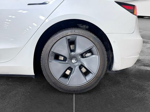Used 2022 Tesla Model 3 Long Range AWD/4WD image 29