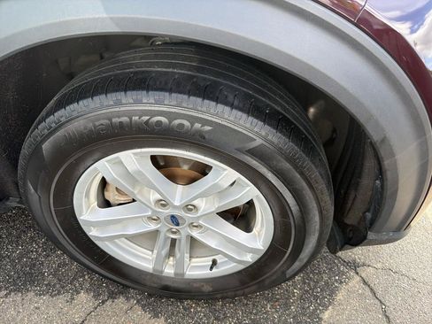 Used 2023 Ford Explorer XLT AWD/4WD image 4