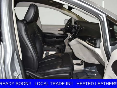 Used 2019 Chrysler Pacifica Touring-L w/ Advanced Safetytec Group FWD image 16