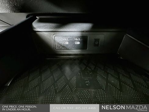 Used 2025 Nissan Murano SV FWD image 32