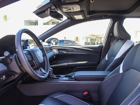 Used 2026 Toyota Camry Hybrid w/ Multimedia Upgrade Package image 20