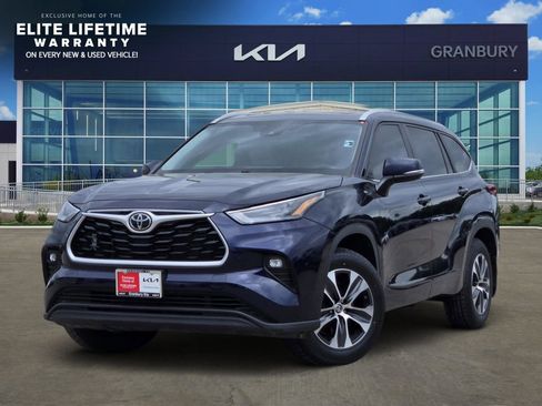 Used 2023 Toyota Highlander XLE AWD/4WD image 1