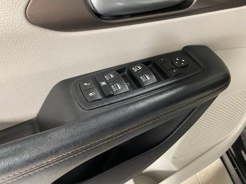 Used 2017 Chrysler Pacifica Touring-L Plus w/ Uconnect Theatre Group FWD image 22