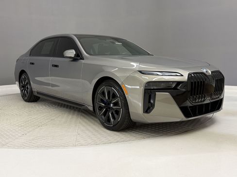 Used 2023 BMW 740i RWD image 7