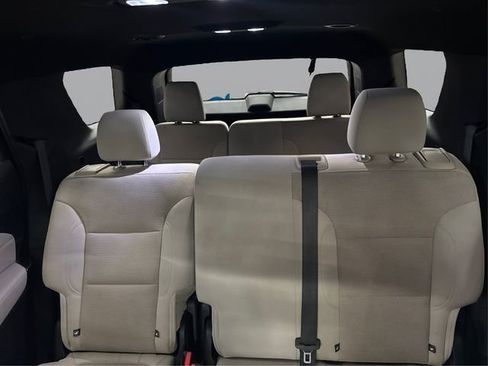 Used 2022 Chevrolet Traverse LS image 18