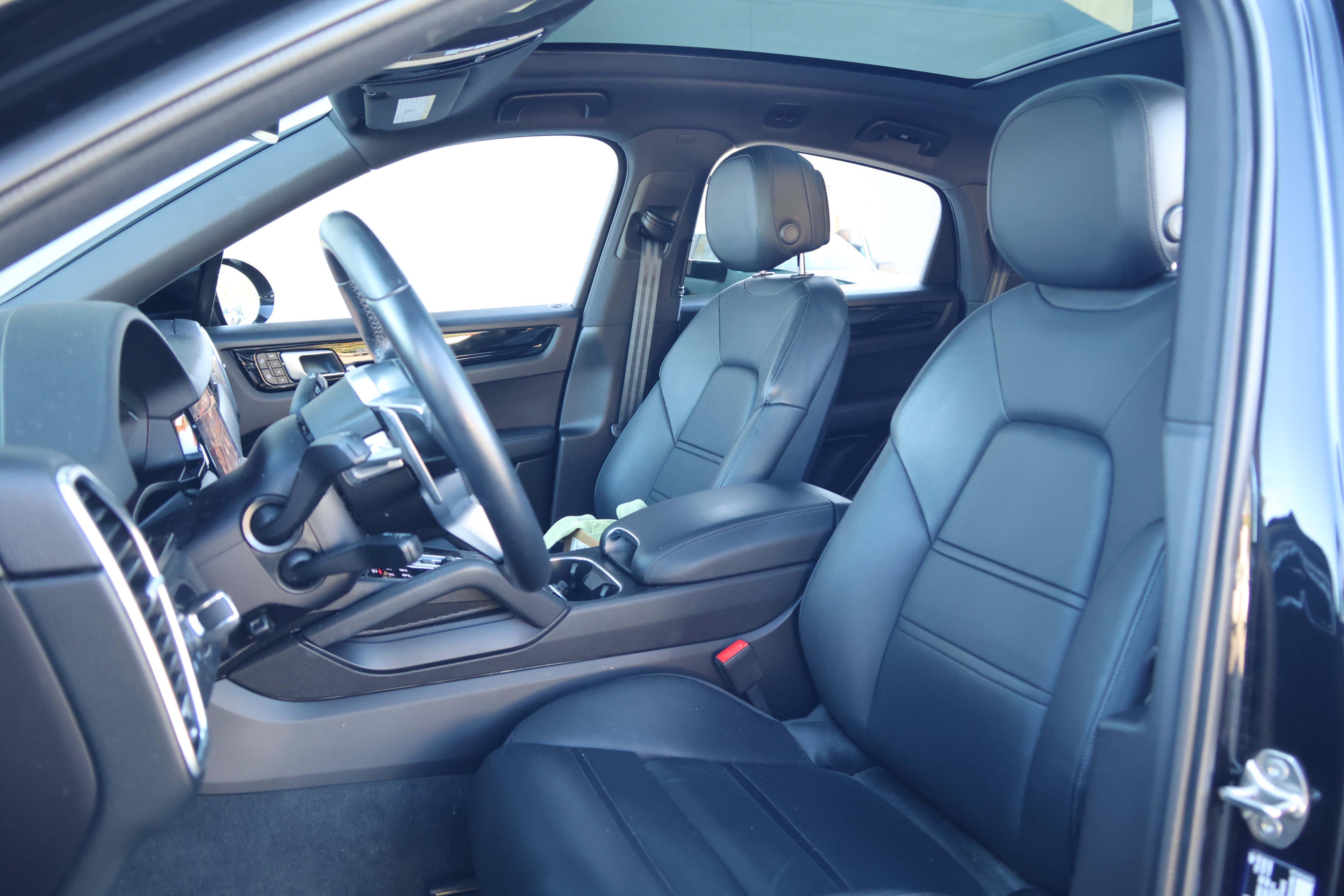 Used 2022 Porsche Cayenne S AWD/4WD image 32