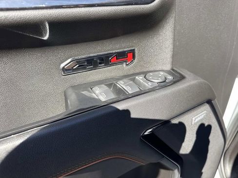 Used 2024 GMC Sierra 1500 AT4 w/ Technology Package image 9