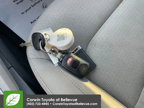 Used 2017 Hyundai Elantra SE image 27