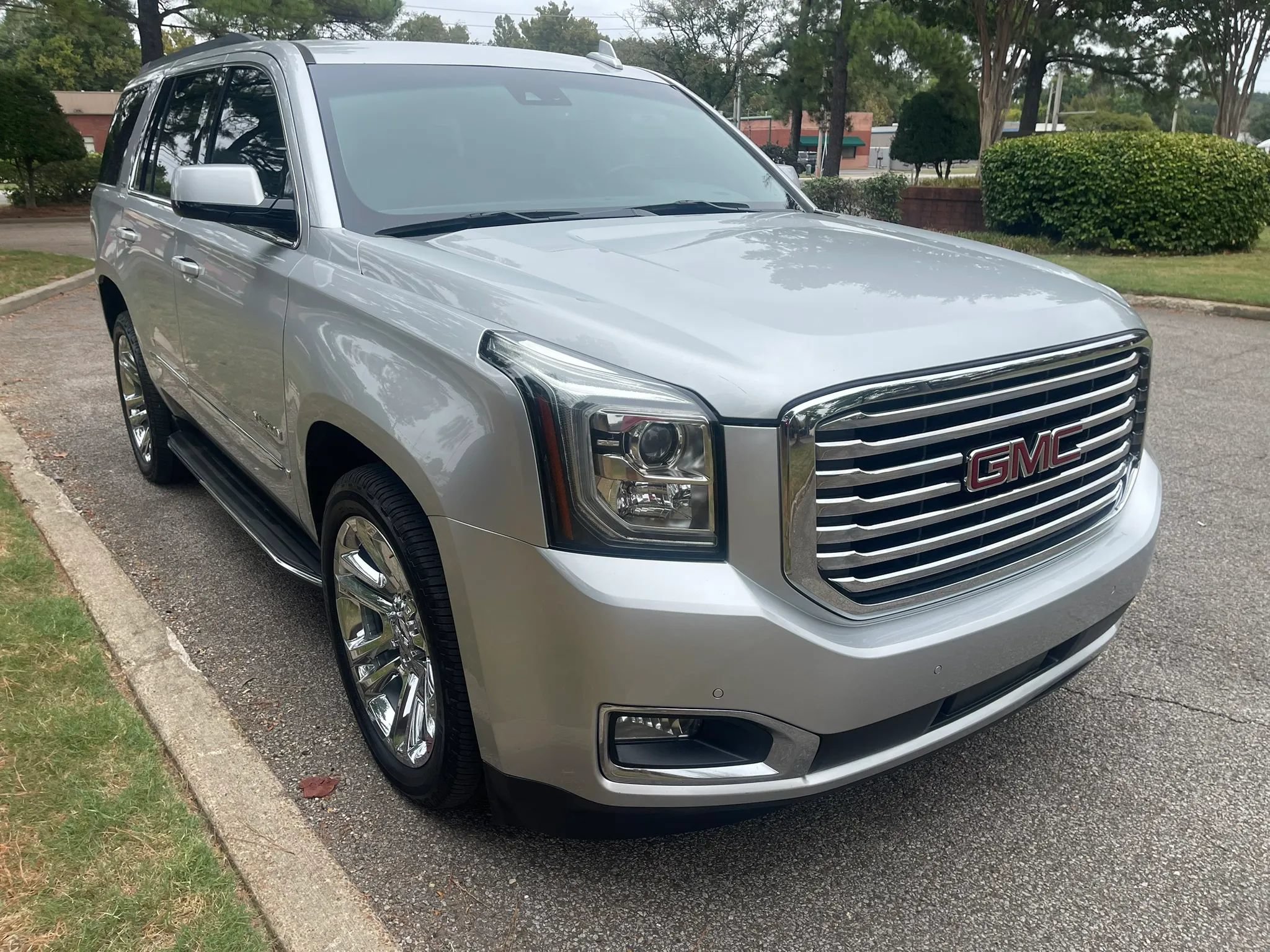 Used 2019 GMC Yukon SLT w/ Premium Edition RWD image 7