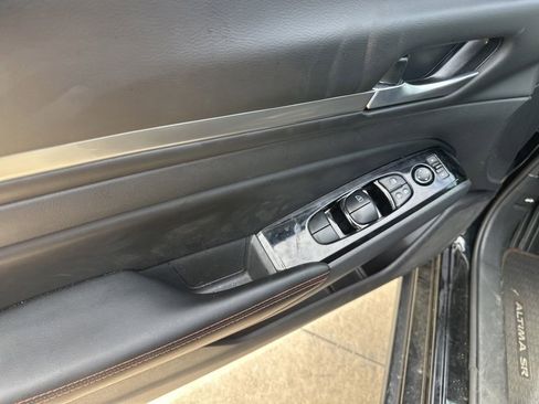 Used 2024 Nissan Altima 2.5 SR FWD image 8