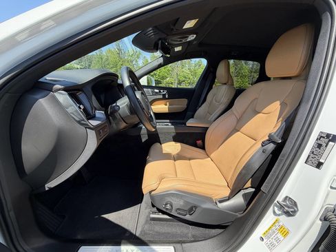 Used 2019 Volvo XC60 T5 Inscription image 10