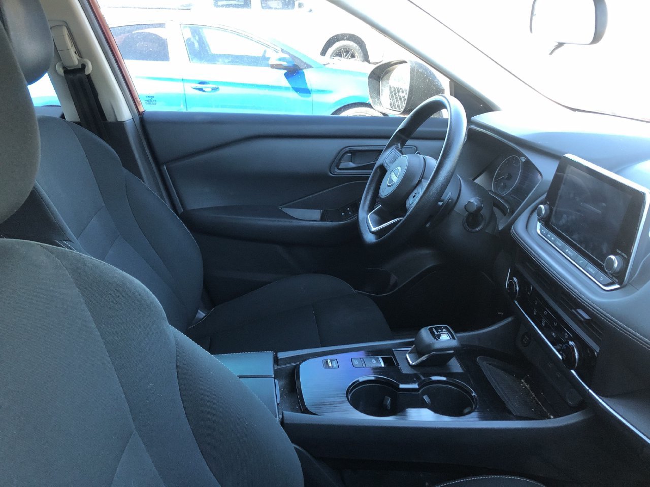 Used 2024 Nissan Rogue S FWD image 6