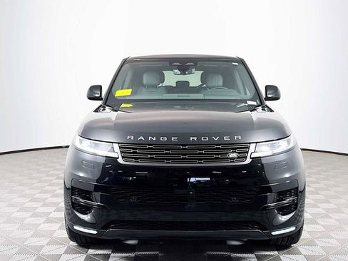Used 2025 Land Rover Range Rover Sport SE image 2