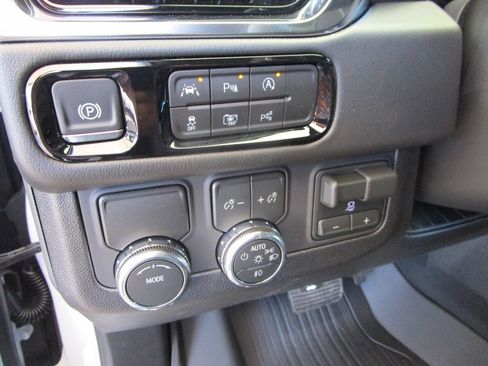New 2026 GMC Yukon XL Denali w/ Denali Reserve Package RWD image 29