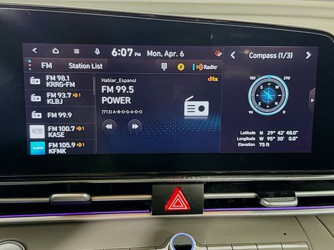 Used 2025 Hyundai Elantra SEL image 17