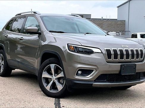 Used 2019 Jeep Cherokee Limited w/ Luxury Group AWD/4WD image 2