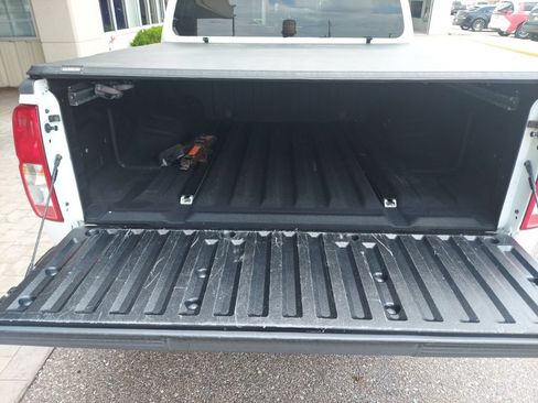 Used 2011 Nissan Frontier SL AWD/4WD image 11