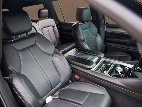 Used 2023 Jeep Wagoneer Series II image 32