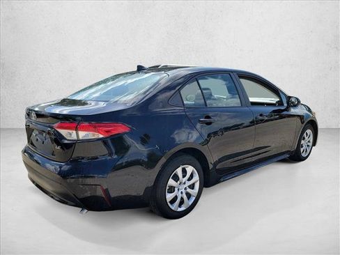Used 2025 Toyota Corolla LE FWD image 5