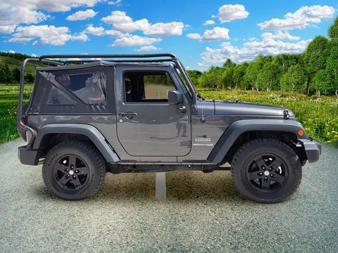 Used 2018 Jeep Wrangler Sport AWD/4WD image 7