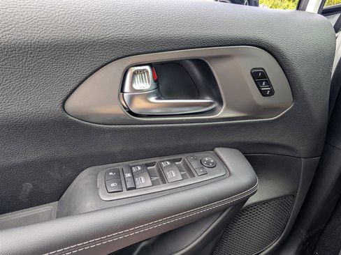 New 2026 Chrysler Pacifica Select image 15