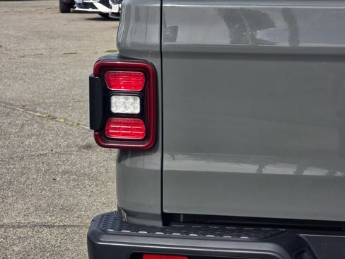 Used 2021 Jeep Gladiator Sport AWD/4WD image 8