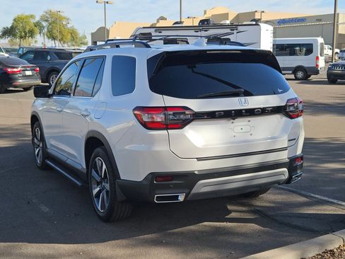 Used 2024 Honda Pilot Touring image 3