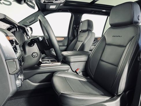 Used 2025 GMC Yukon Denali image 10
