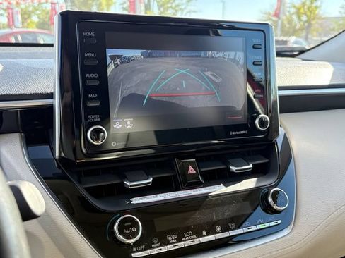 Used 2022 Toyota Corolla Cross XLE w/ Convenience Package FWD image 21