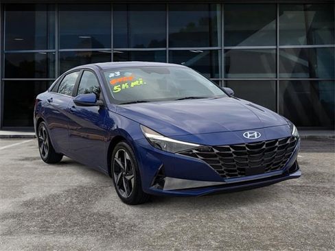 Used 2023 Hyundai Elantra Limited image 2
